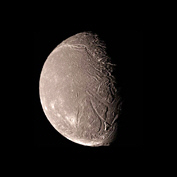 Uranus-Mond Ariel 1158 km